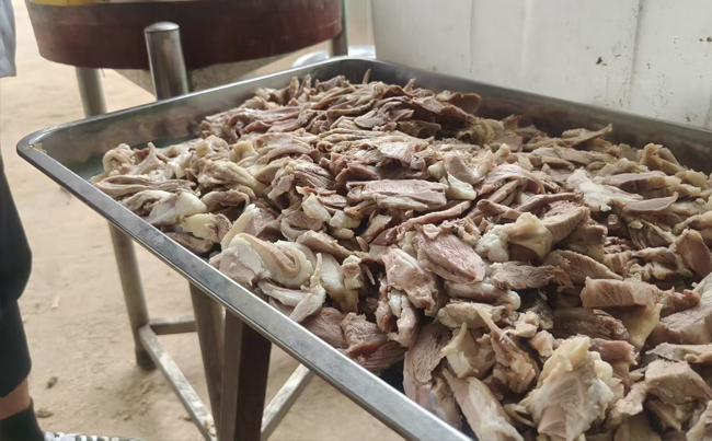 初伏至，新东电为家人们准备了美味羊肉汤！
